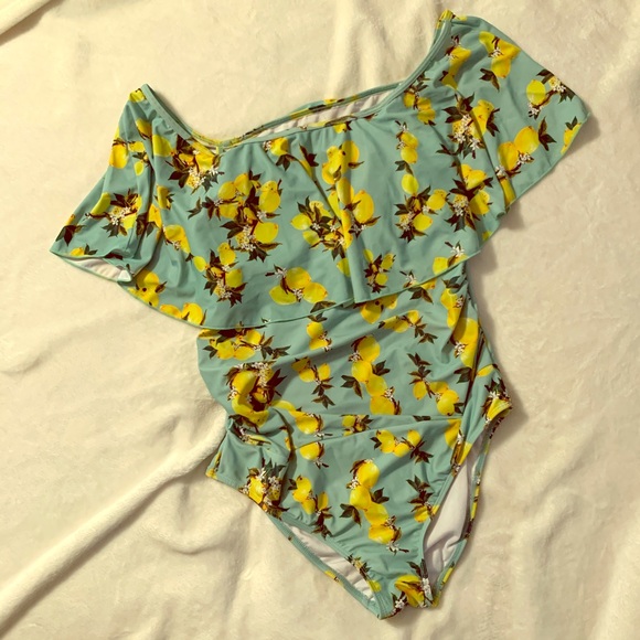 Off the Shoulder ruffle maternity lemon swimsuit - Picture 1 of 4